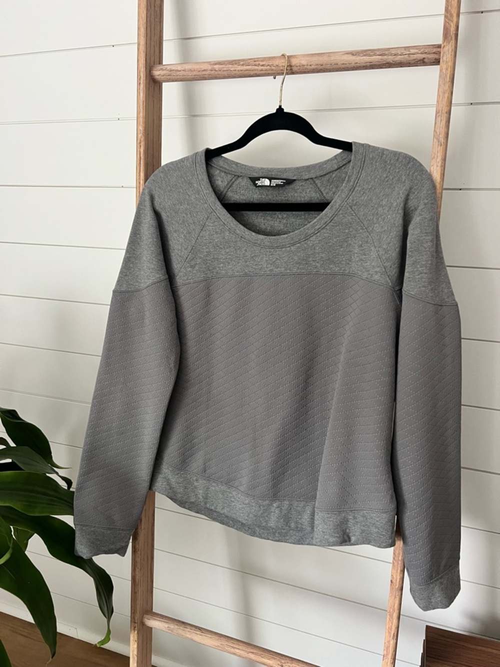 The North Face Women's Two-Tone Gray Crewneck Pullover